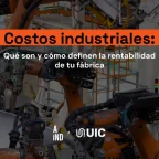 Gerente financiero industrial revisando estructura de costos en planta