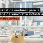 Tablero de evaluación de madurez logística industrial con check y semáforos