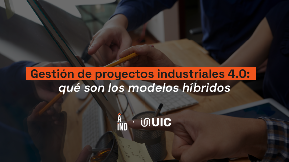 PMO industrial coordinando proyectos híbridos en sala de operaciones