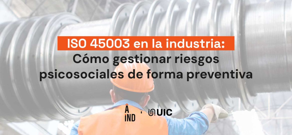Equipo industrial analizando riesgos psicosociales según ISO 45003