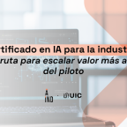 Equipo industrial formándose en IA frente a tablero de despliegue a escala