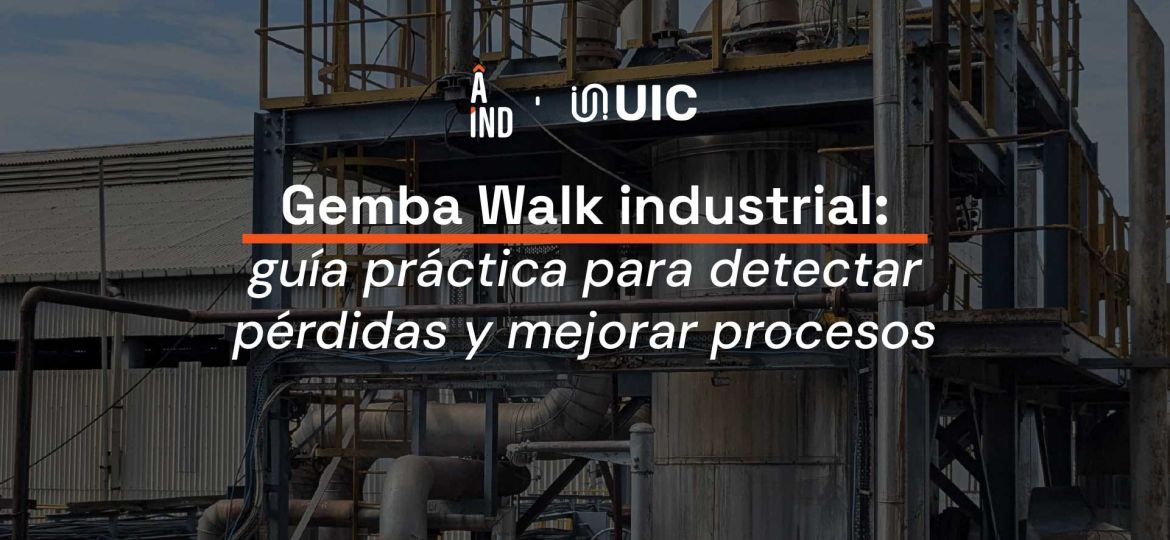 Jefe de planta liderando una reunión Gemba con su equipo