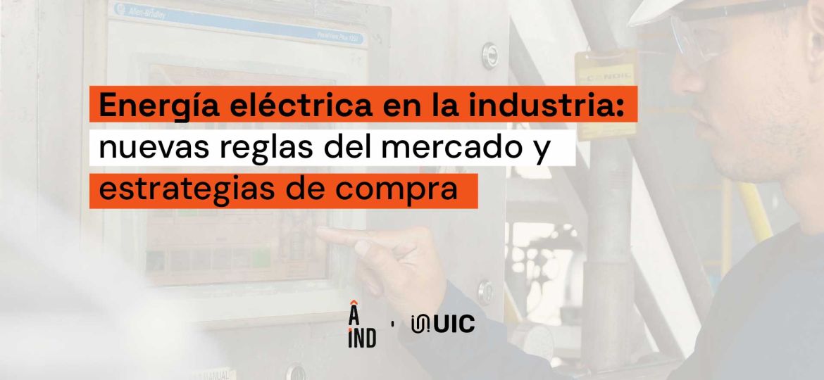 Energía eléctrica en la industria. Planta industrial con paneles de control de consumo energético y tablero de costos