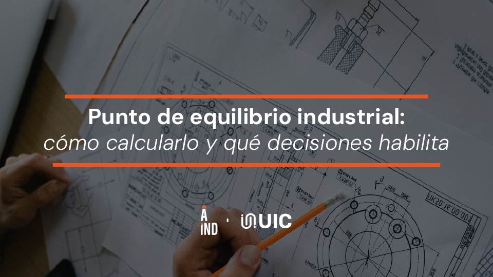 Analista de costos calculando el punto de equilibrio de una planta industrial