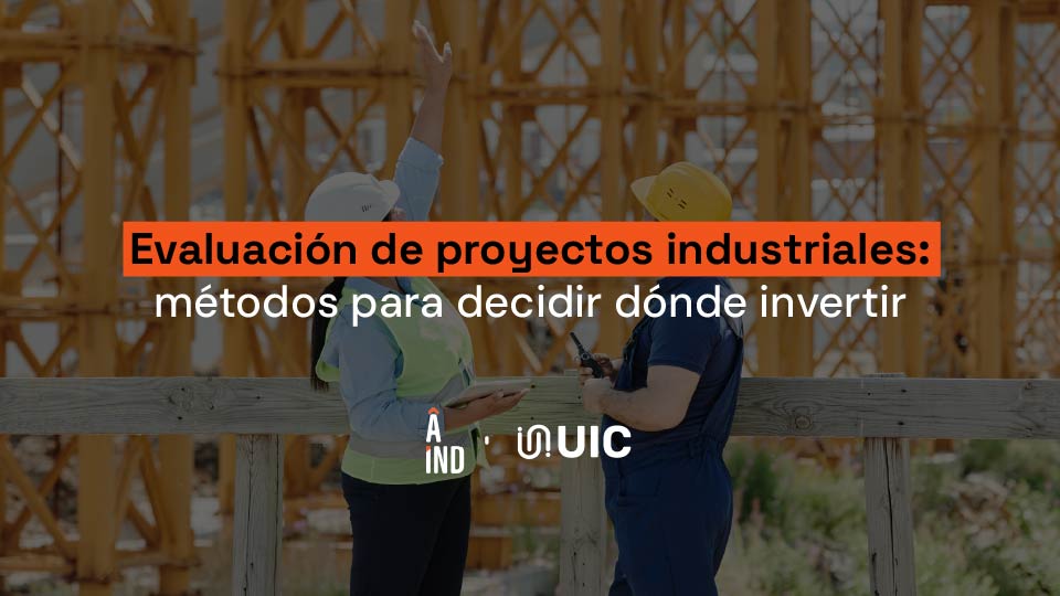 Equipo de PMO industrial evaluando la cartera de proyectos de inversión