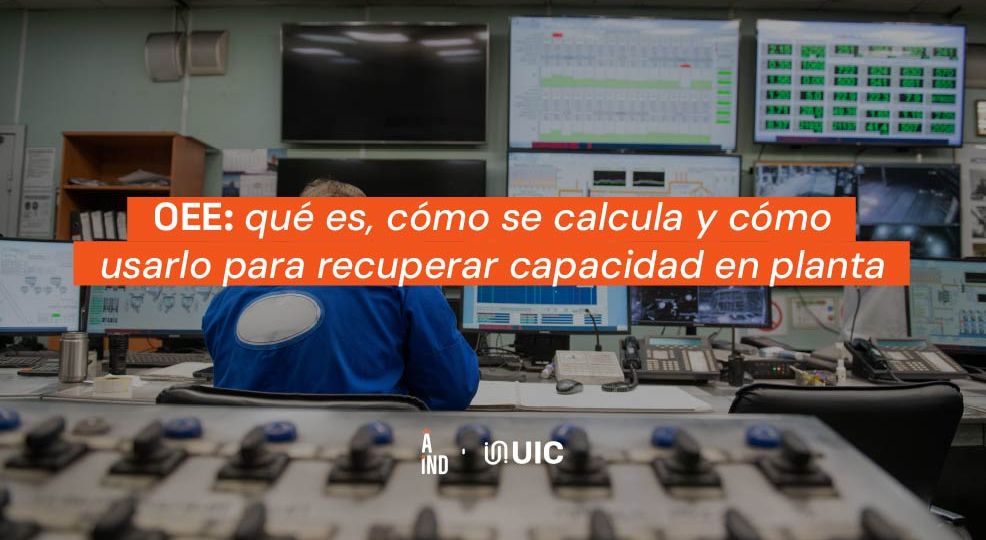 Supervisor de planta analizando el indicador OEE por línea de producción